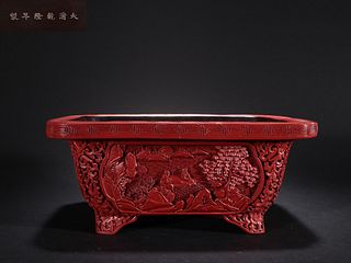 RED LACQUER WITH PATTERN BOX
