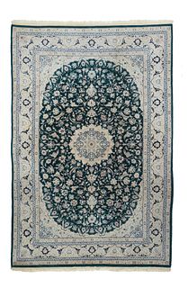 Isfahan Design Rug, 5’8” x 8’ (1.73 x 2.44 M)