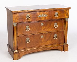 Henredon French Style Reproduction Chest of Drawers