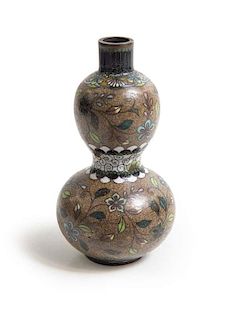 Cloisonnü-Vase in Kalebassenform. Floraler Dekor