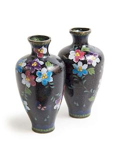 Cloisonnü-Vasenpaar mit milchig-opaken, schattie