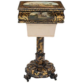 COSTURERO. INGLATERRA, SIGLO XIX. Elaborado en madera laqueada con motivos florales en dorado. Con escenas del castillo de Windsor.