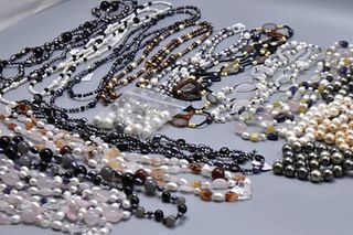 Set of 19 necklaces Swiss water pearls& bids