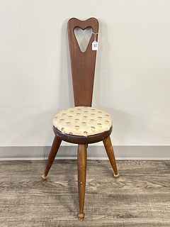 CORNER CHAIR WITH HEART BACK