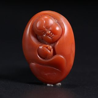 AGATE CARVED FIGURE SHAPE PENDENT