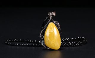 AMBER PENDENT WITH SILVER EDGE