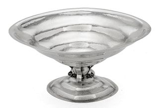 Reed & Barton Weighted Sterling Silver Centerpiece, H 6'' W 12'' Depth 9'' 35.97t oz