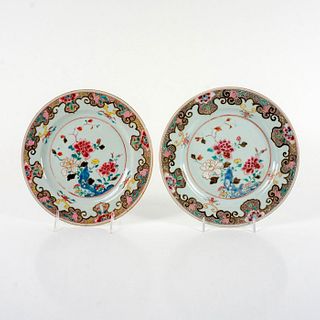 Pair of Chinese Qin Dynasty Porcelain Famille Rose Plates