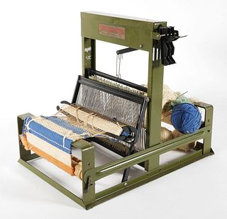 Vintage Structo Artcraft Loom No. 7