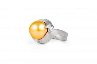 A Henry Dunay Platinum Pearl Ring
