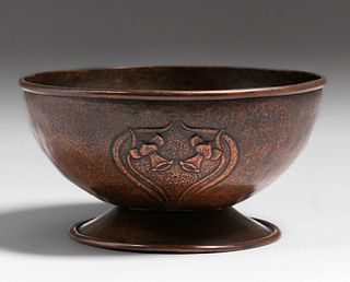 Boston Arts & Crafts Hammered Copper Floral Repousse Fruit Bowl c1905
