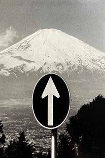 Elliott Erwitt, Mount Fuji, Japan, 1977