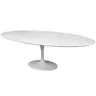 Eero Saarinen Design Tulip Table