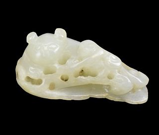 Chinese Jade Carved Beast Toggle, Qing Dynasty