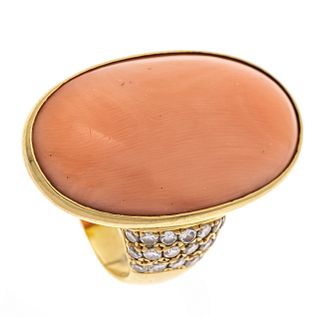 Coral ring GG 750/000 with one oval coral cabochon 28,3 x 16,8 mm, light salmon pink, loose in the