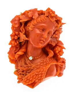 Outstanding coral brooch GG 585/000 with a very finely carved coral in the shape of an antique
