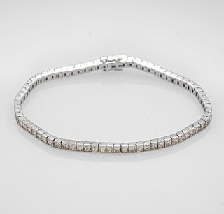 diamond riviÃ©re bracelet WG 750/000 with 73 princess diamonds, total 7.13 ct Fancylightyellow /