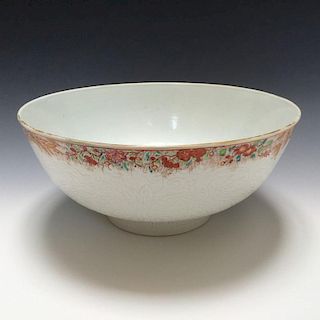 A LARGE CHINESE EXPORT PORCELAIN BOWL 18TH