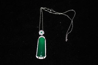 A Necklace w Green Pendant