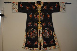 Vintage Chinese Embroidered Woman Robe Jacket.