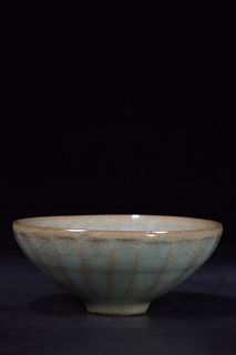 Chinese Glazed Lotuz Patten Bowl