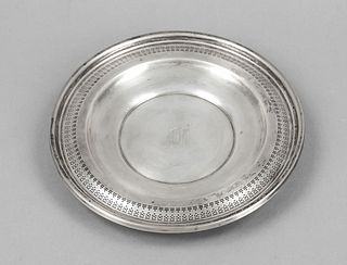 Plate, probably USA, 20th century, sterling silver 925/000, flat moulded form, openwork on the rim, mirror with monogram, Ø 24,5 cm, ca. 212 g