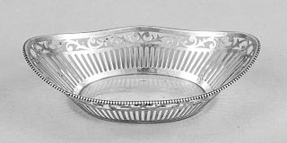 Oval basket, Netherlands, 20th century, silver 833/000, boat shape, richly open worked, l. 15,5 cm, ca. 66 g