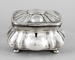 Rectangular sugar bowl, 2nd half of the 19th century, silver 750/000, on 4 feet, fitting curved and bulged body, hinged hinged lid with monogram and d