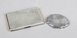 Rectangular cigarette case, 20th century, silver 935/000, gilding on the inside, smooth form, with engraved decoration, damaged at the pusher, l. 11,5