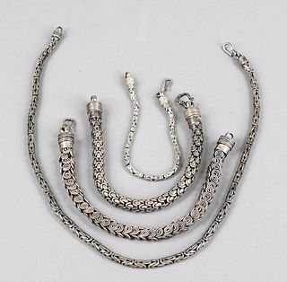 mixed lot of silver jewelry, 20th c., sterling silver 925/000 or SIlber tested, 3 bracelets and chain, various designs, l. 22 - 49 cm, total wt. ca. 2