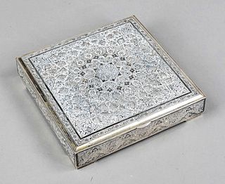 Square lidded box, 20th c., silver 84 zolotniki (875/000), on 4 feet, straight body hinged hinged lid, wall with rich ornamental decor, l. 18 x 18 cm,