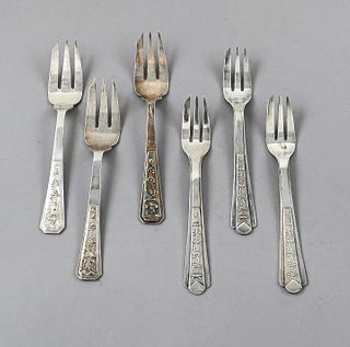 Set of 29 cake forks, Vietnam, 20th c., different makers, silver 900/000, 4 different decorations, floral and figural motifs, l. to 14,5 cm, total wei
