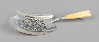 Lifter, Netherlands, around 1900, silver 833/000, curved lifter, floral openwork, leg handle, l. 30 cm, gross wt. approx. 120 g