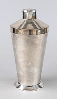 Large shaker, France, early 20th century, master's mark Louis Ravinet Charles Denfert, Paris, plated, round stand conical body, domed plug-in lid, h. 