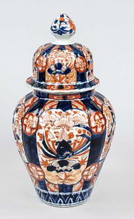 Ribbed Imari Prunk Vase, Japan, Arita, 19th c., porcelain vase with ribbed reveal and cobalt blue and iron red glaze painting, ornamental and floral d