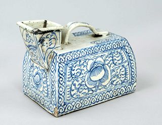 Handled jug, China, Qing dynasty(1644-1911), 19th c., porcelain with cobalt blue floral decoration in rectangular shape with filler and handle handle,