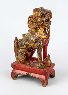 Wooden dragon, China, Qing dynasty(1644-1912), 19th century, wood carving with red and gold lacquer decoration, sitting dragon with flaming jewel on p