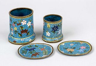Writing set enamel cloisonné, China, Republic period(1912-1949), corpi consisting of two tubules and 2 plates, decorated with scattered flowers(chin. 