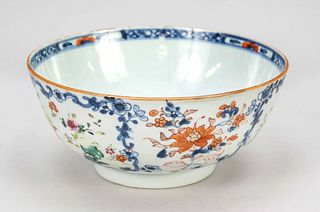 Large Imari bowl, China, Qing dynasty(1644-1912), Qianlong period(1735-1796), porcelain bowl with polychrome glaze decor lovely garden scenes of a pal