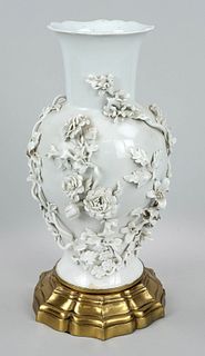 Blanc-de-Chine vase, China, Qing dynasty(1644-1912), 18th/19th century, porcelain vase with complex applied blossoms on flower-shaped, partly bumped, 
