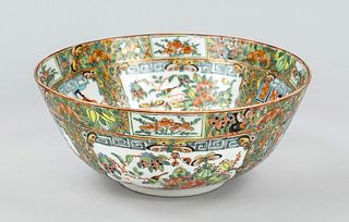 Canton bowl famille rose, South China, Hong Kong or Guangzhou, Qing dynasty(1644-1911), 2nd half 19th century, porcelain with polychrome glaze paintin