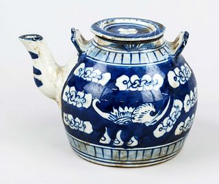 Blue and white teapot, China, Qing dynasty (1644-1912), 19th century, porcelain with cobalt blue underglaze painting of auspicious bats and clouds, wi