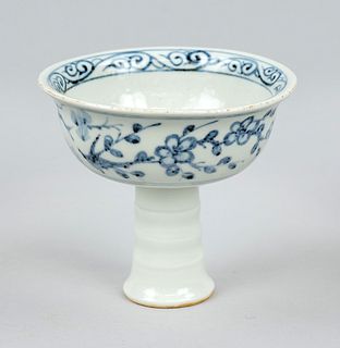 Stem Cup ''3 Friends of Winter'', China, 19th c. or later, porcelain with cobalt blue underglaze painting in Ming style, h 10,5cm