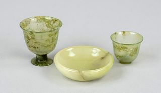 Foot cup, small cup and bowl, China, 18th century or later, jade(?), small cup with hairline crack, 3,5x4cm/5,5x5cm/D 7cm