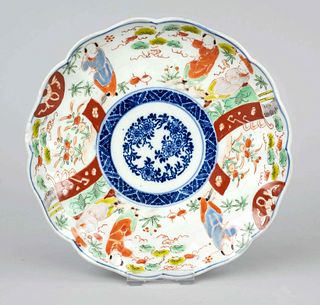 Flower-shaped Imari plate with innovative decorative scheme, Japan, Arita, Edo period(1603-1868), mid-19th century, Porcelain with cobalt blue print a