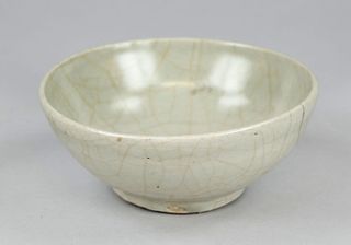 Bluish semi-spherical bowl, Ming dynasty(1368-1644), 15th/16th century, light stoneware with thick Longquan-like celadon glaze and fine craquelé, 13,5