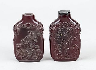 2 Snuffbottles, China, around 1900, h 6,5cm