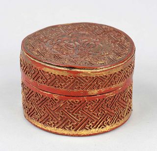 Red lacquer box, China, around 1900, wooden body with red lacquer, repeat pattern decorated by swastika and bats, signed He Taicheng, restored, 9x6cm