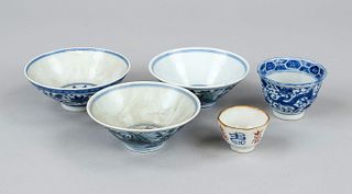 5 porcelain bowls, China, Republic period(1612-1949),, 2xDocuai phoenix bowl, 1 blue and white bowl large, 1 blue and white bowl small, 1 snappes, d t