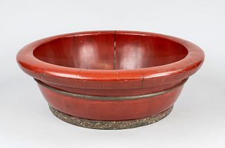 Japanese wooden tub in Negoro style, Japan, 1st half of 20th c., godet round tub made of wooden rafters with red lacquer frame, d 50cm